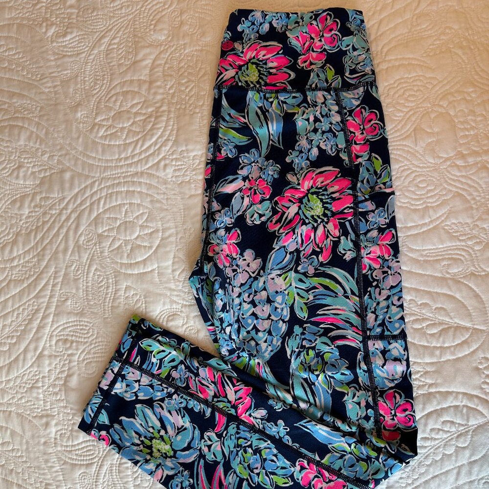 EUC Lilly Pulitzer Luxletic Weekender HighRise Midi Legging in High Manentenance
